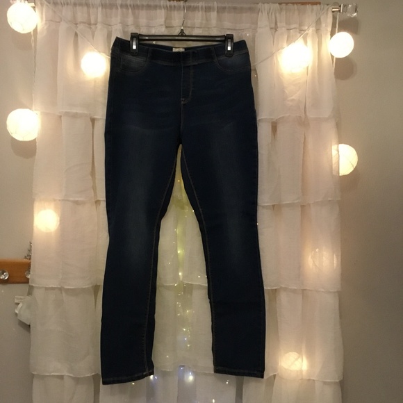 ST Johns Bay pull on jeans Size Medium nwot - Picture 1 of 3